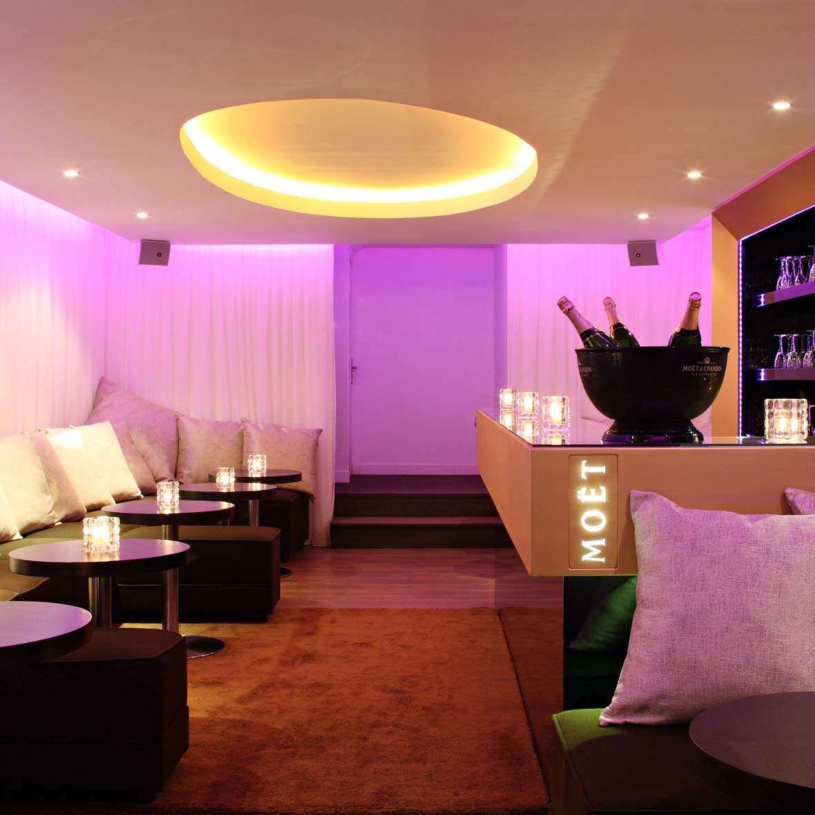 Salon 105 Lounge Bar